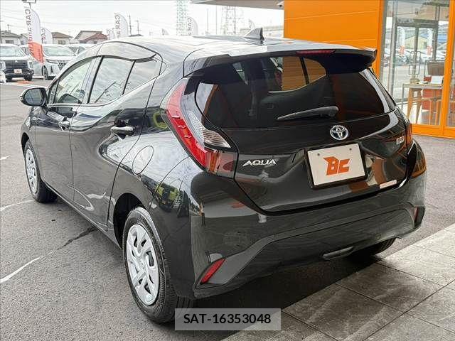 Toyota AQUA 2021-11 7960479-12