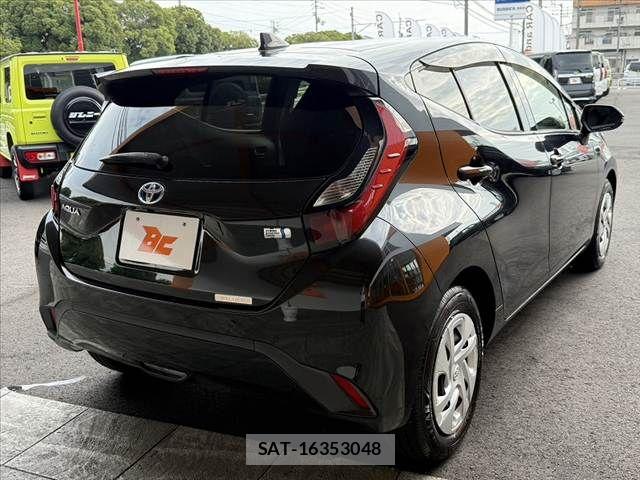 Toyota AQUA 2021-11 7960479-14