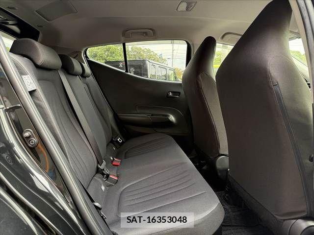 Toyota AQUA 2021-11 7960479-17
