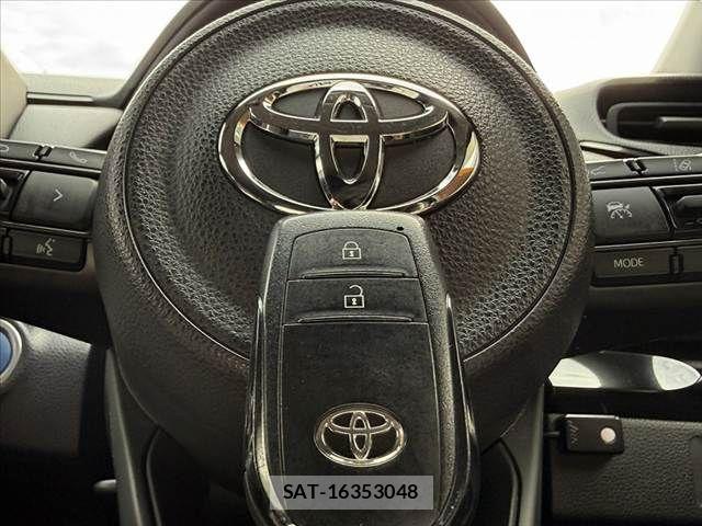 Toyota AQUA 2021-11 7960479-21