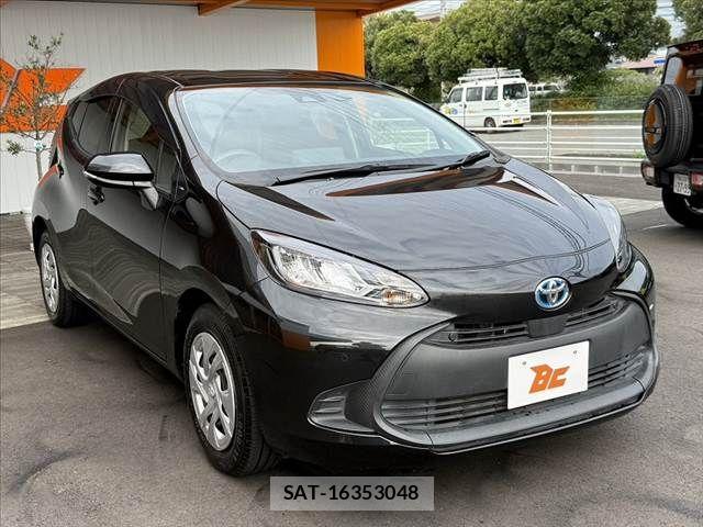 Toyota AQUA 2021-11 7960479-7