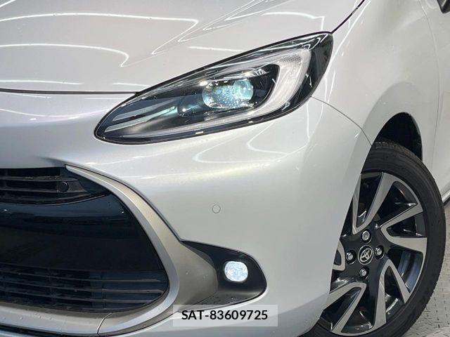 Toyota AQUA 2022-01 7978461-11