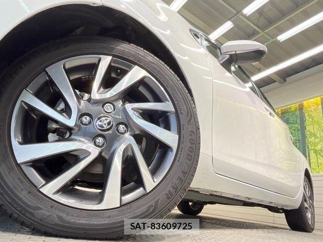 Toyota AQUA 2022-01 7978461-12