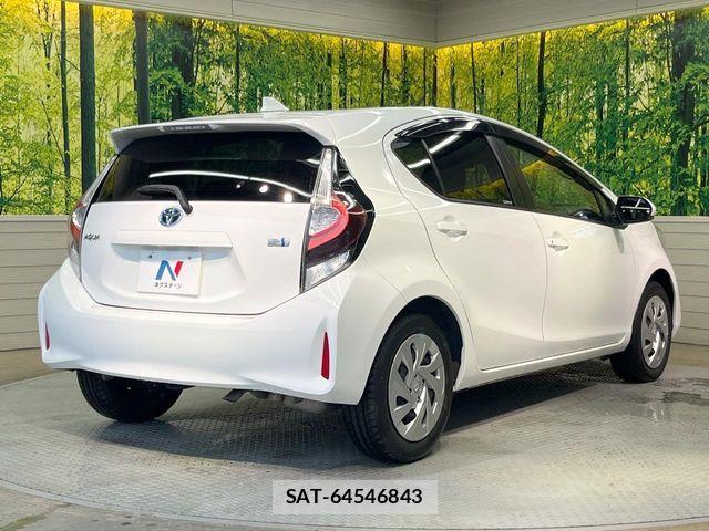 Toyota AQUA 2021-06 7978473-16