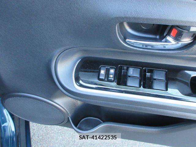 Toyota AQUA 2019-03 7978475-24