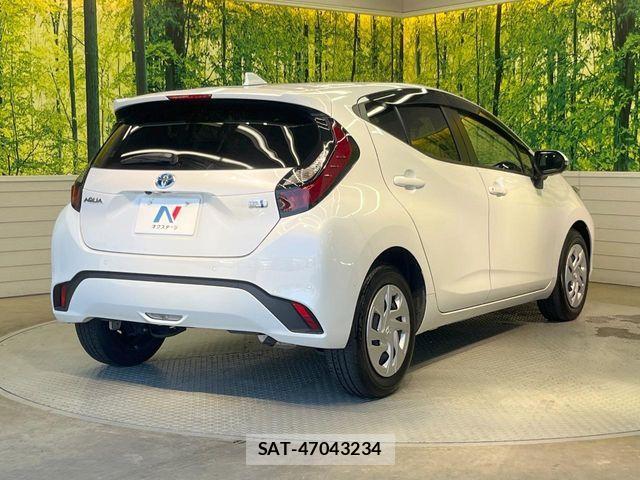 Toyota AQUA 2023-02 7978463-16