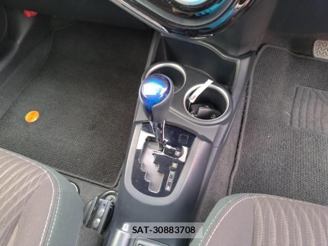 Toyota AQUA 2019-03 7978469-14