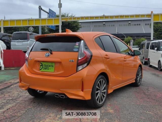 Toyota AQUA 2019-03 7978469-1
