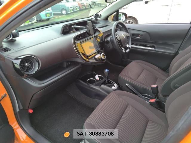 Toyota AQUA 2019-03 7978469-21