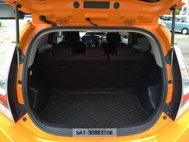 Toyota AQUA 2019-03 7978469-23