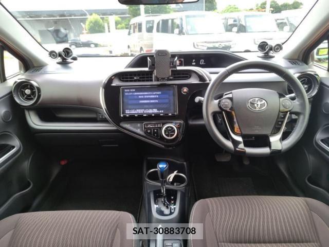 Toyota AQUA 2019-03 7978469-2