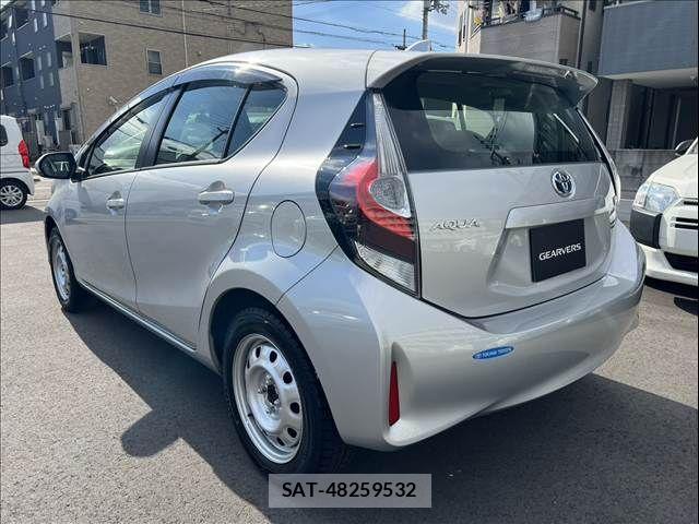 Toyota AQUA 2021-04 7978479-9
