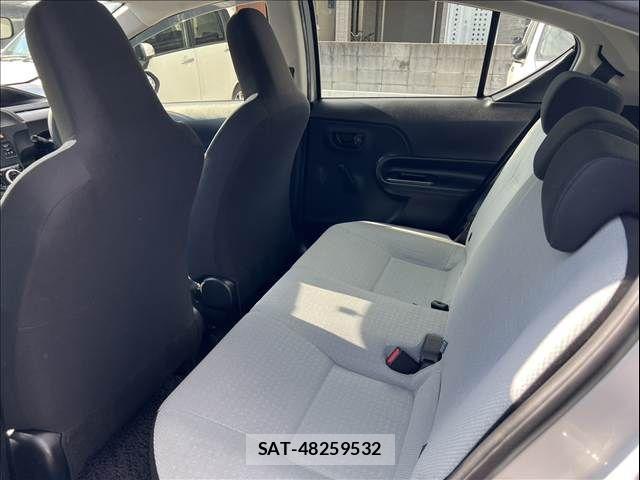 Toyota AQUA 2021-04 7978479-15