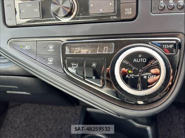 Toyota AQUA 2021-04 7978479-18
