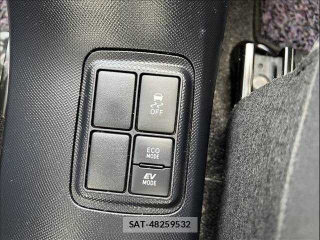 Toyota AQUA 2021-04 7978479-21