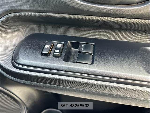 Toyota AQUA 2021-04 7978479-27