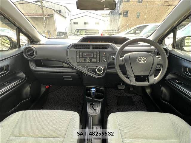 Toyota AQUA 2021-04 7978479-2