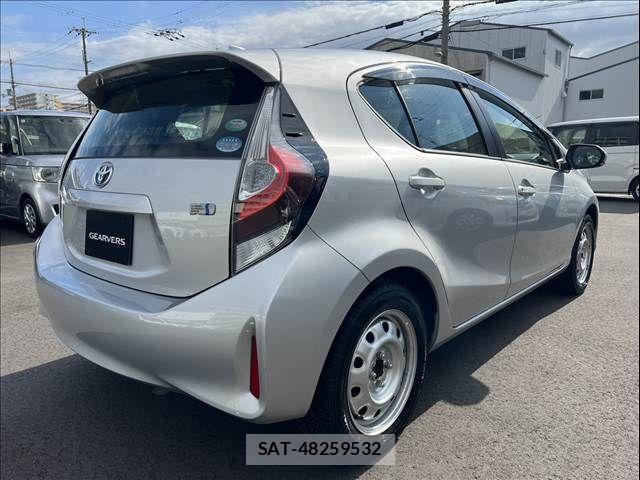 Toyota AQUA 2021-04 7978479-7