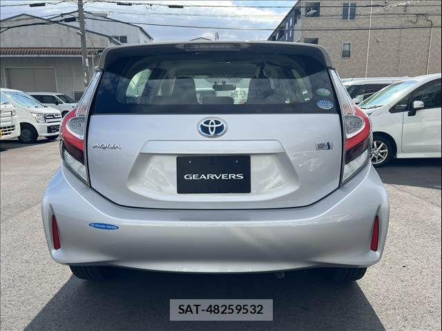 Toyota AQUA 2021-04 7978479-8