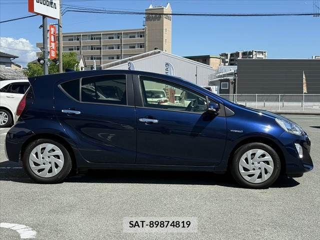 Toyota AQUA 2016-07 7978490-11