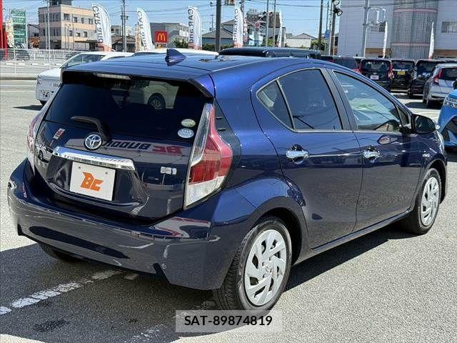 Toyota AQUA 2016-07 7978490-12