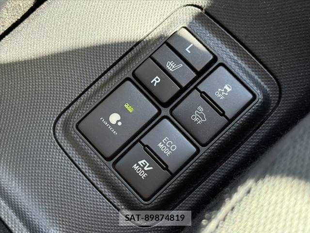 Toyota AQUA 2016-07 7978490-5
