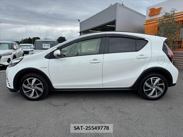 Toyota AQUA 2017-09 7978470-10