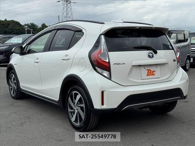 Toyota AQUA 2017-09 7978470-12