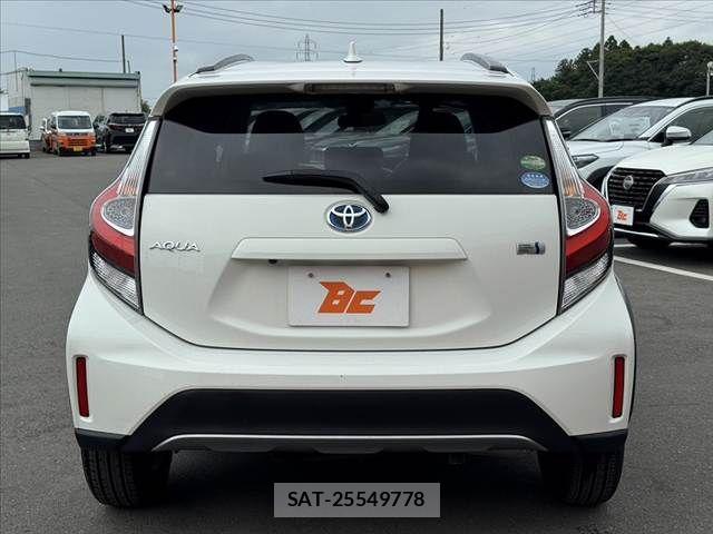 Toyota AQUA 2017-09 7978470-13
