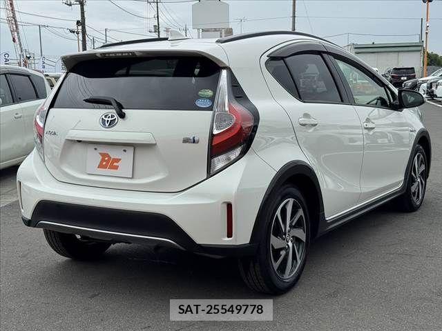 Toyota AQUA 2017-09 7978470-14