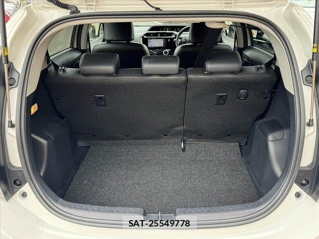 Toyota AQUA 2017-09 7978470-18