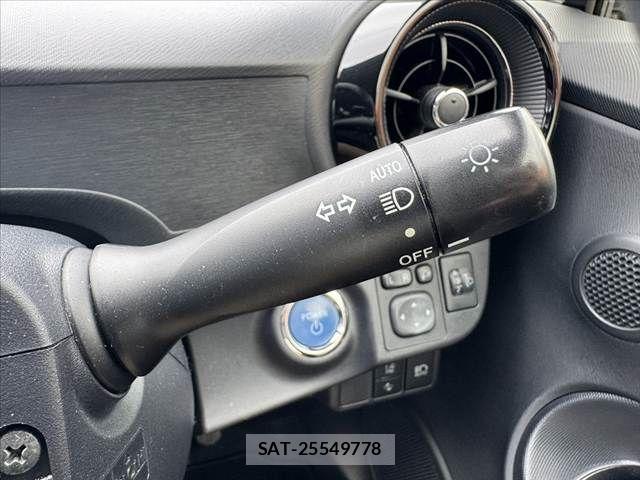 Toyota AQUA 2017-09 7978470-29