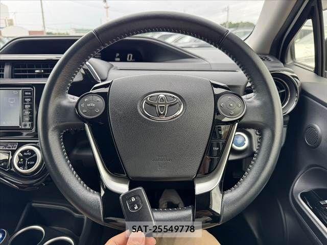 Toyota AQUA 2017-09 7978470-6