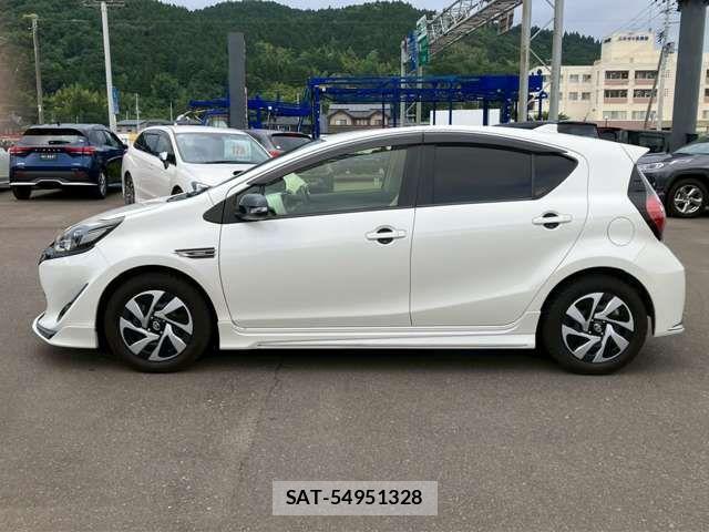 Toyota AQUA 2018-09 7978472-16