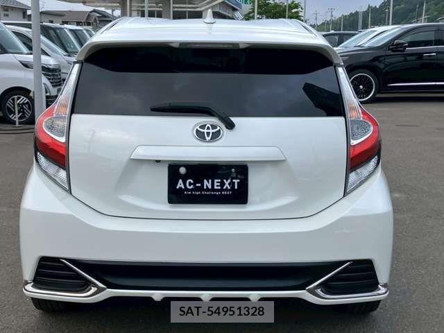 Toyota AQUA 2018-09 7978472-17