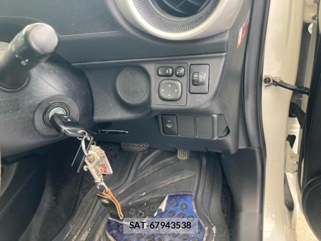 Toyota AQUA 2018-04 7978498-12