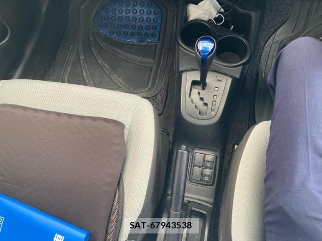 Toyota AQUA 2018-04 7978498-13