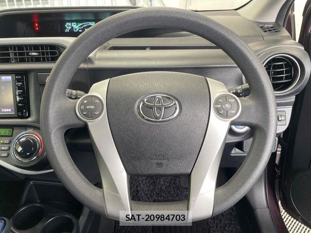 Toyota AQUA 2014-10 7978493-11