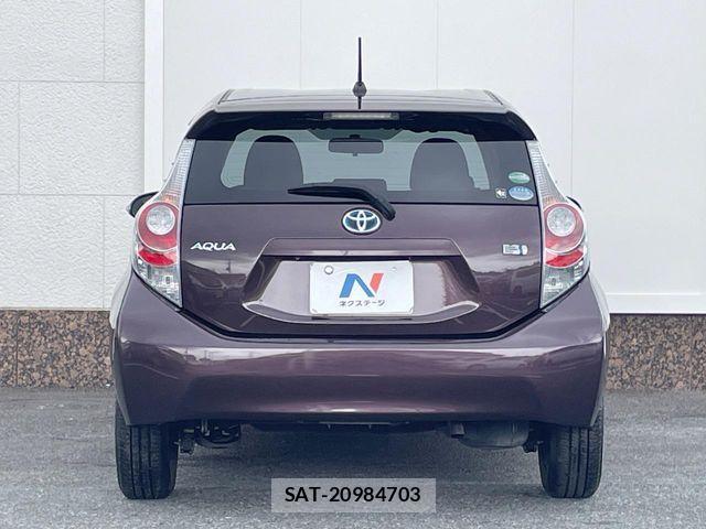 Toyota AQUA 2014-10 7978493-14