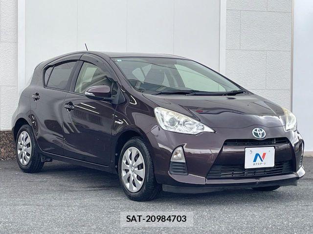 Toyota AQUA 2014-10 7978493-15