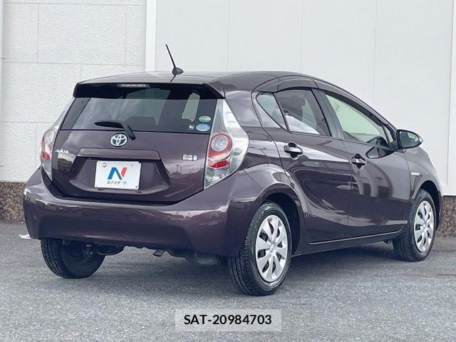 Toyota AQUA 2014-10 7978493-16