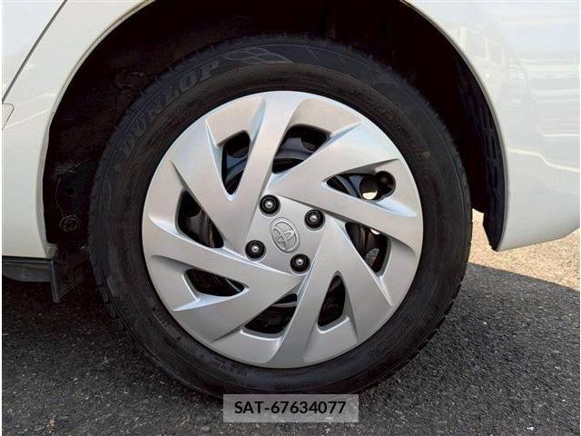 Toyota AQUA 2019-06 7978484-10