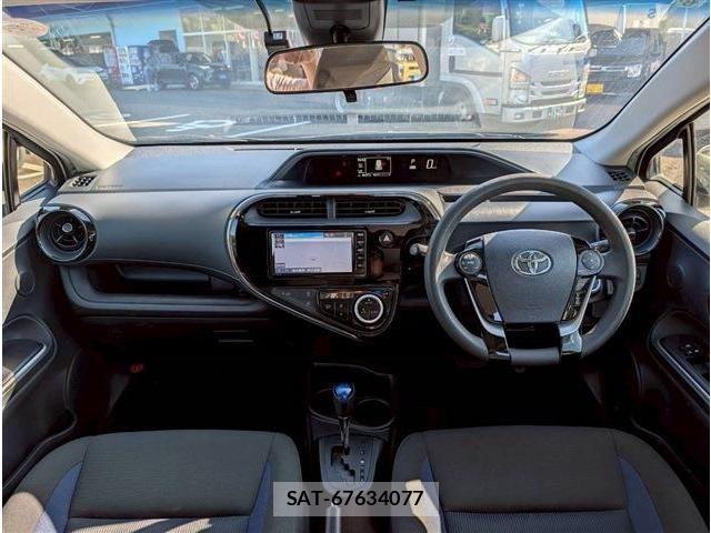 Toyota AQUA 2019-06 7978484-13