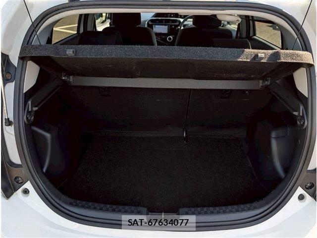 Toyota AQUA 2019-06 7978484-15