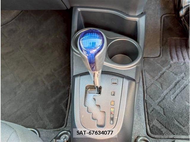 Toyota AQUA 2019-06 7978484-27