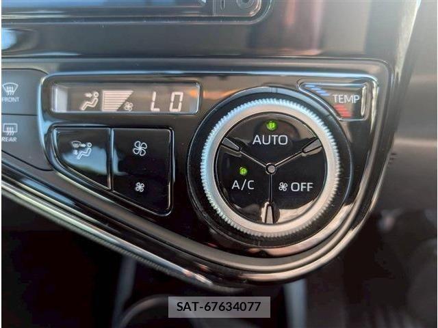 Toyota AQUA 2019-06 7978484-28