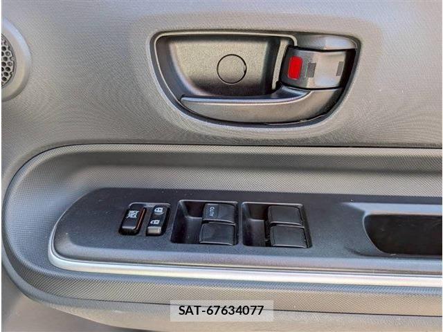 Toyota AQUA 2019-06 7978484-29