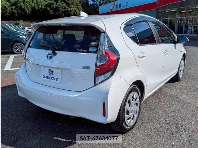 Toyota AQUA 2019-06 7978484-5