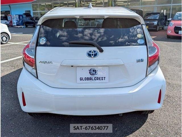 Toyota AQUA 2019-06 7978484-6