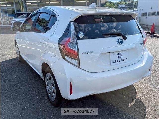 Toyota AQUA 2019-06 7978484-7